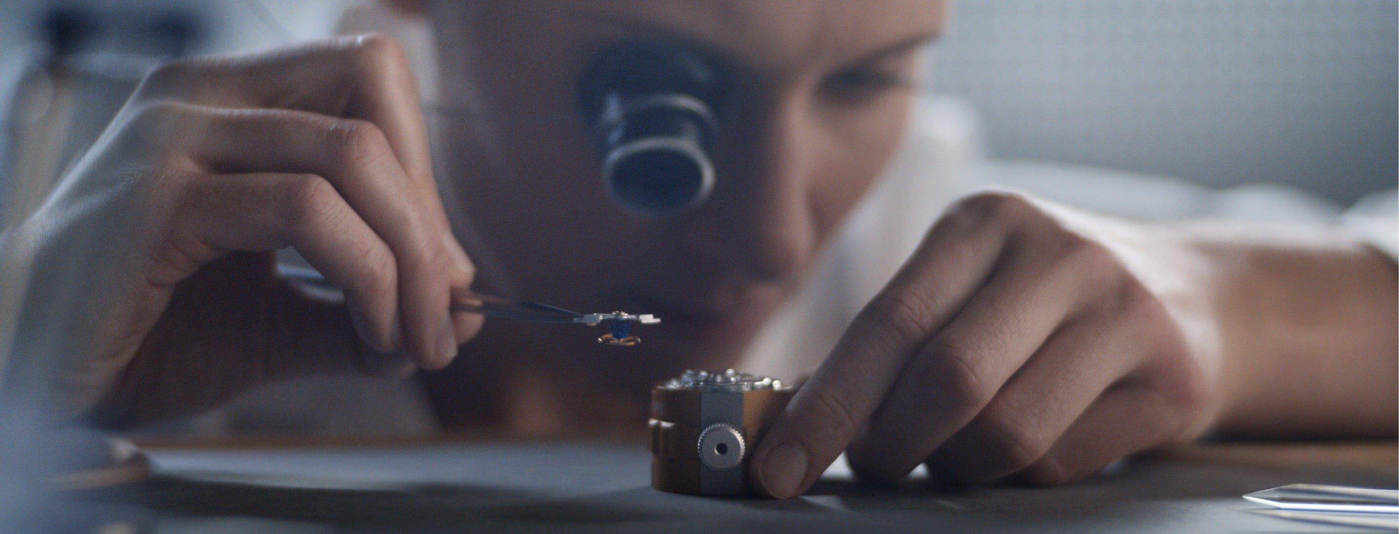 rolex watchmaking know-how - touch of gold