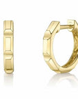 Shy Creation Jewellery - Earrings - Hoop Shy Creation 14K Yellow Gold Baguette Pattern Huggie Hoops