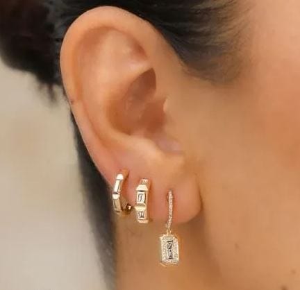 Shy Creation Jewellery - Earrings - Hoop Shy Creation 14K Yellow Gold Baguette Pattern Huggie Hoops