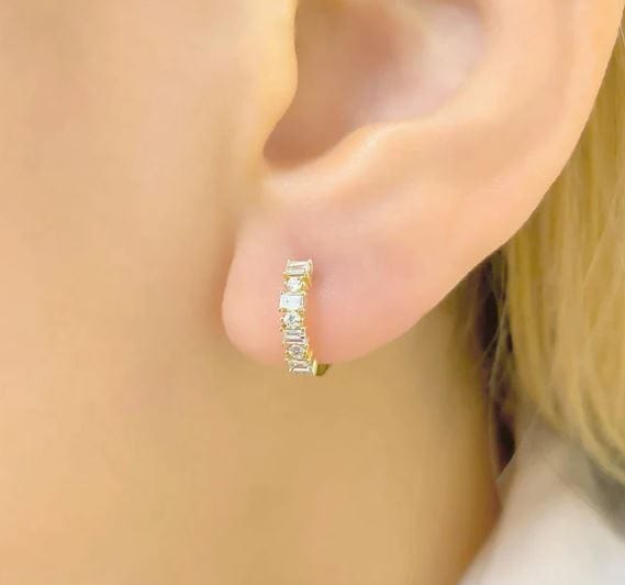 Shy Creation Jewellery - Earrings - Hoop Shy Creation 14K Yellow Gold Diamond Baguette Huggies